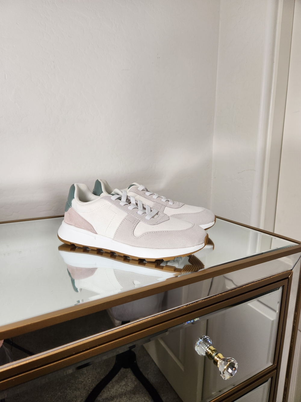 Toms Women's White and Light Pink Retro-Inspired Runners